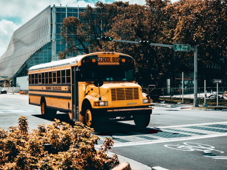 1024 schul bus
